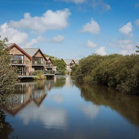 Kingfisher Hot Tub & Log Burner House On Premium Lakeside With Resort Facilities St Columb Major Esterno foto
