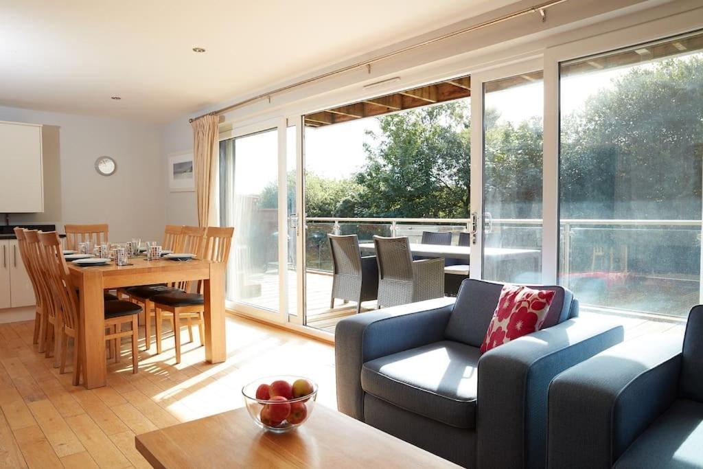 Kingfisher Hot Tub & Log Burner House On Premium Lakeside With Resort Facilities St Columb Major Esterno foto