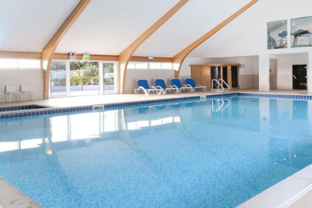 Kingfisher Hot Tub & Log Burner House On Premium Lakeside With Resort Facilities St Columb Major Esterno foto