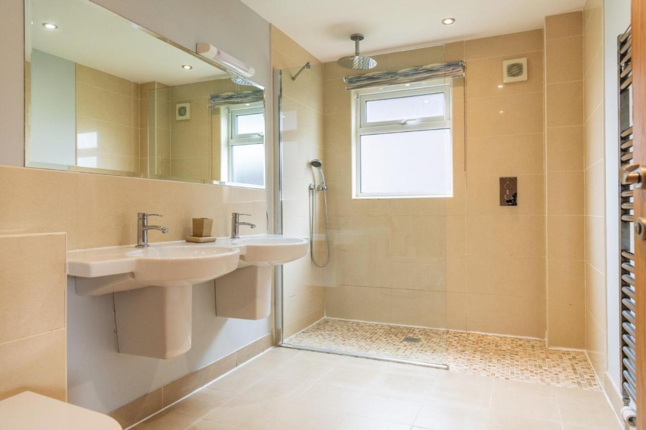 Kingfisher Hot Tub & Log Burner House On Premium Lakeside With Resort Facilities St Columb Major Esterno foto